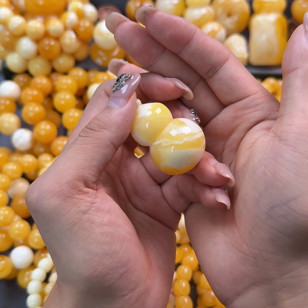 蜜蜡未镶嵌珠宝奇石19.8g