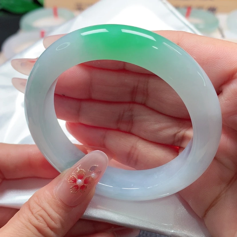 【闪购商品】未镶嵌手镯翡翠97号,微瑕疵