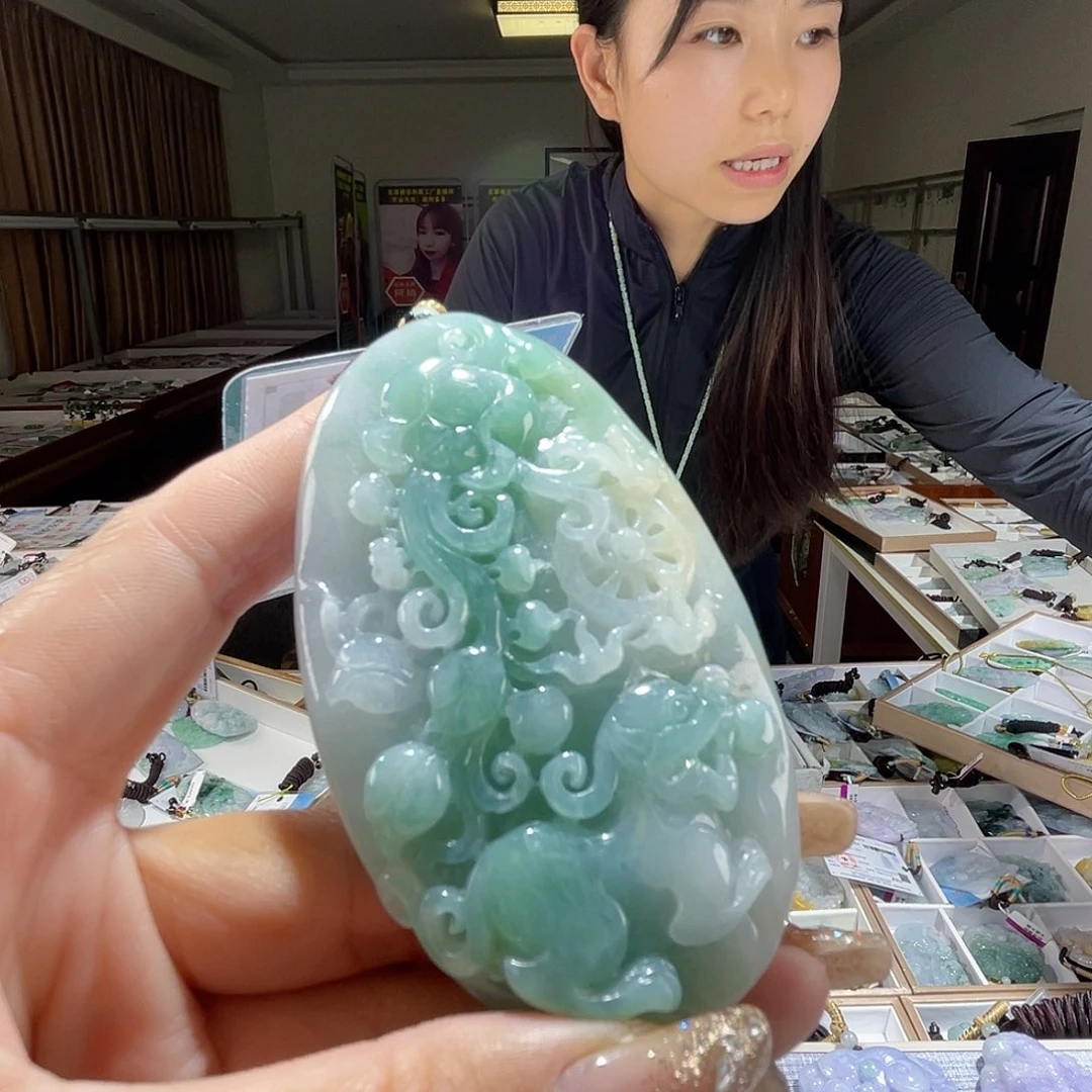 翡翠未镶嵌颈饰一