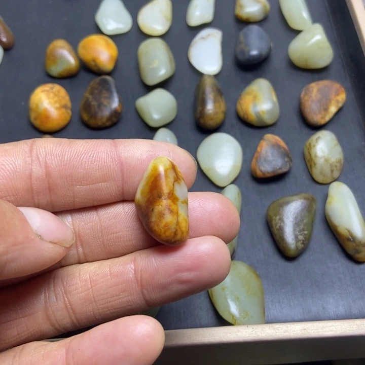 夏***生和田玉（糖玉）未镶嵌珠宝奇石