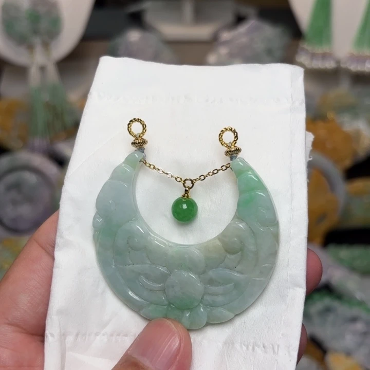 翡翠未镶嵌颈饰吊坠