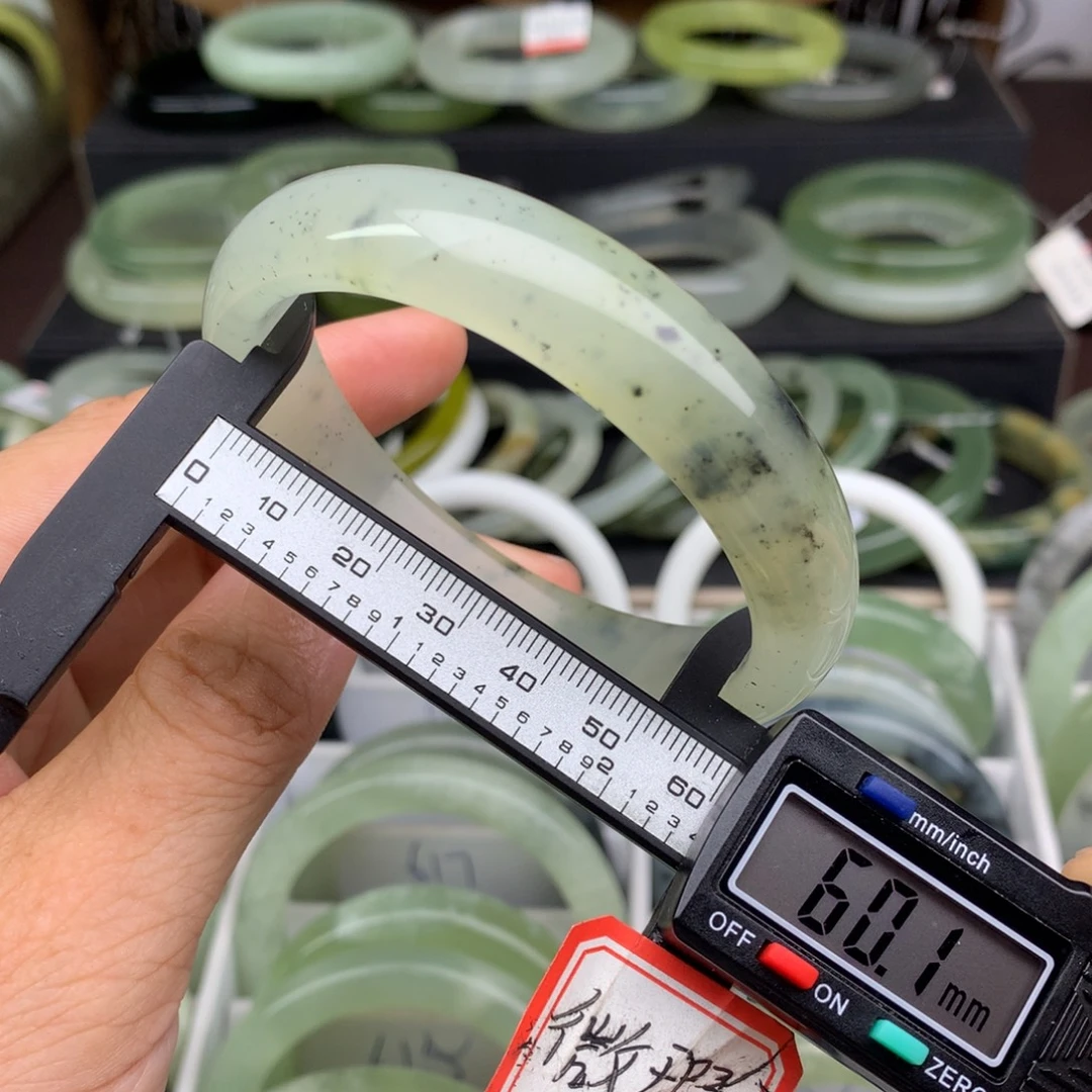蛇纹石玉未镶嵌手镯618