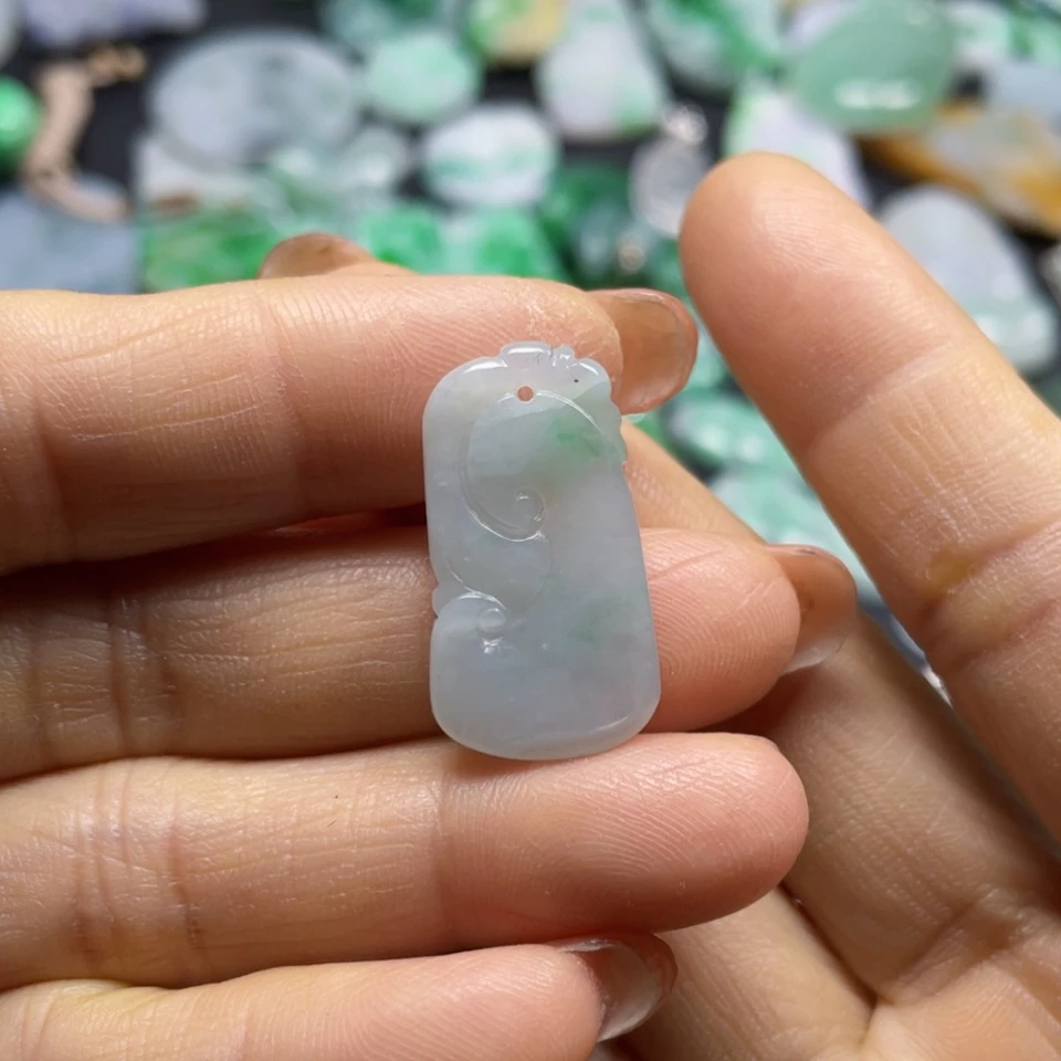 【闪购商品】翡翠颈饰未镶嵌葡**?翡翠吊坠