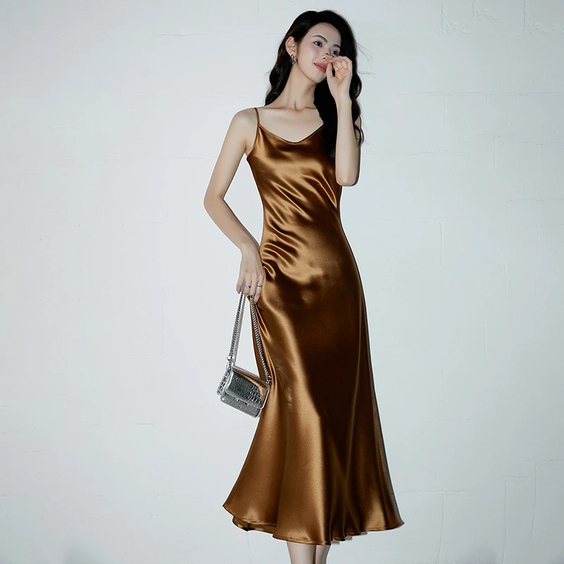 晚白【新品】2025夏高级感裙子醋纤吊带连衣裙25021836