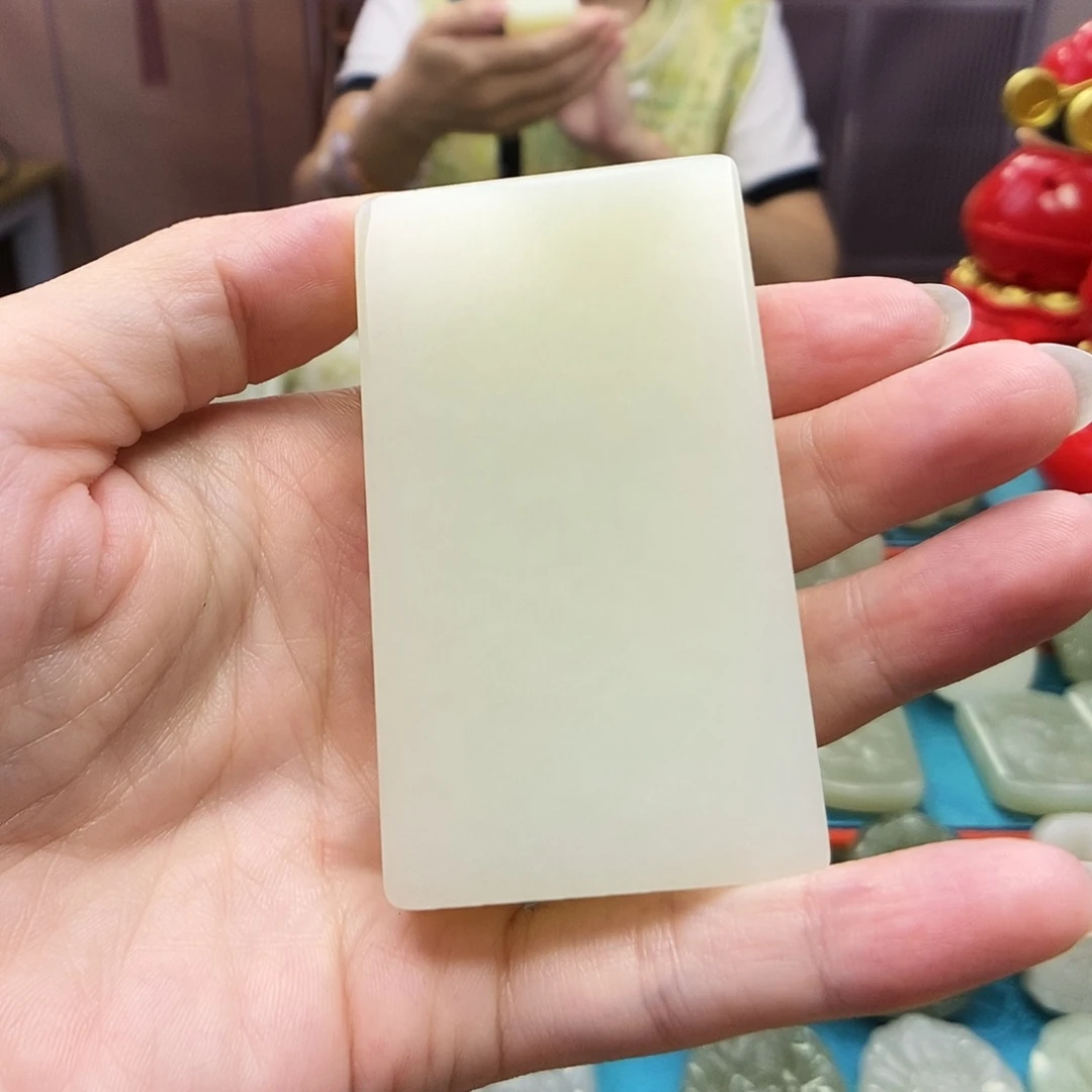 糖***蛋和田玉未镶嵌颈饰