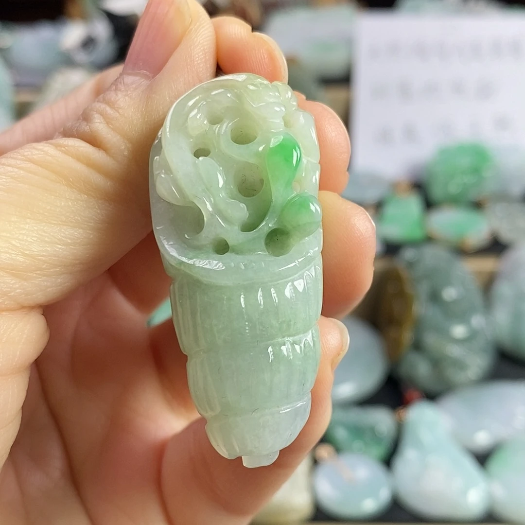 翡翠颈饰未镶嵌转运螺