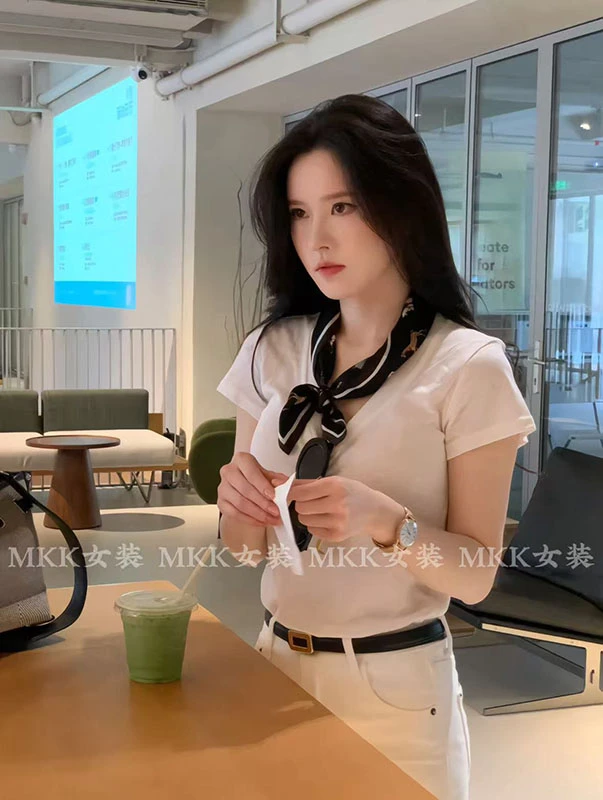 慵懒大领口宽松白色正肩辣妹上衣夏季设计感小众V领显瘦短袖T恤女