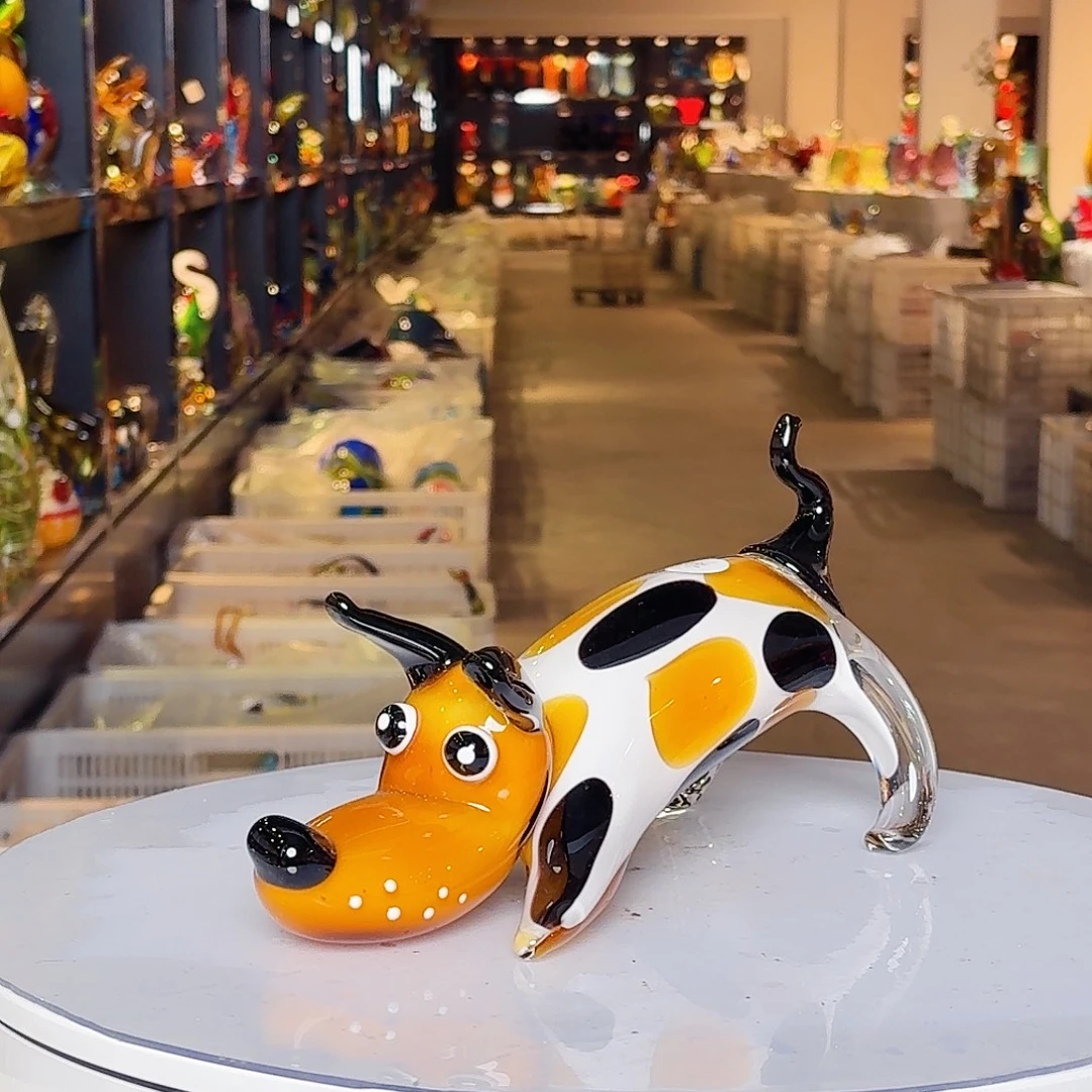 摆件琉璃塔和塔顶建筑构成