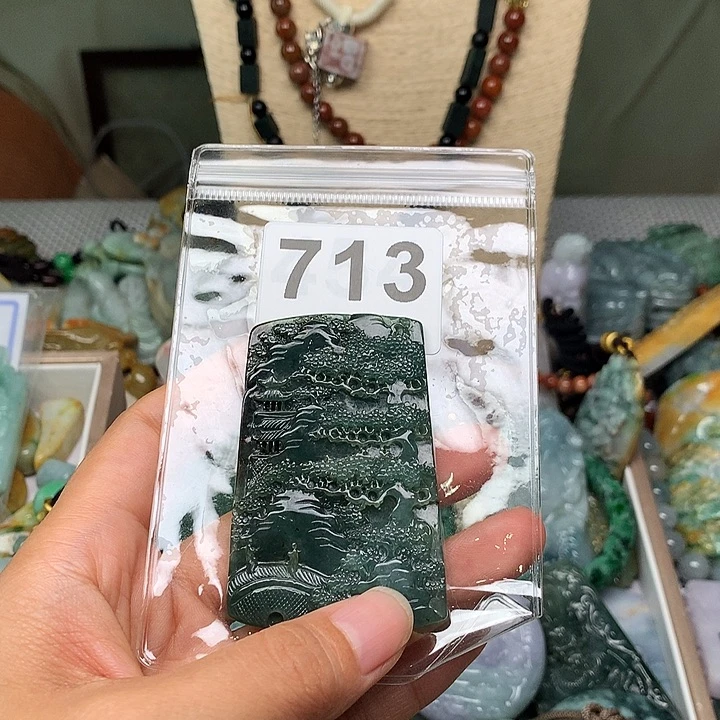 翡翠未镶嵌颈饰哈*翡翠