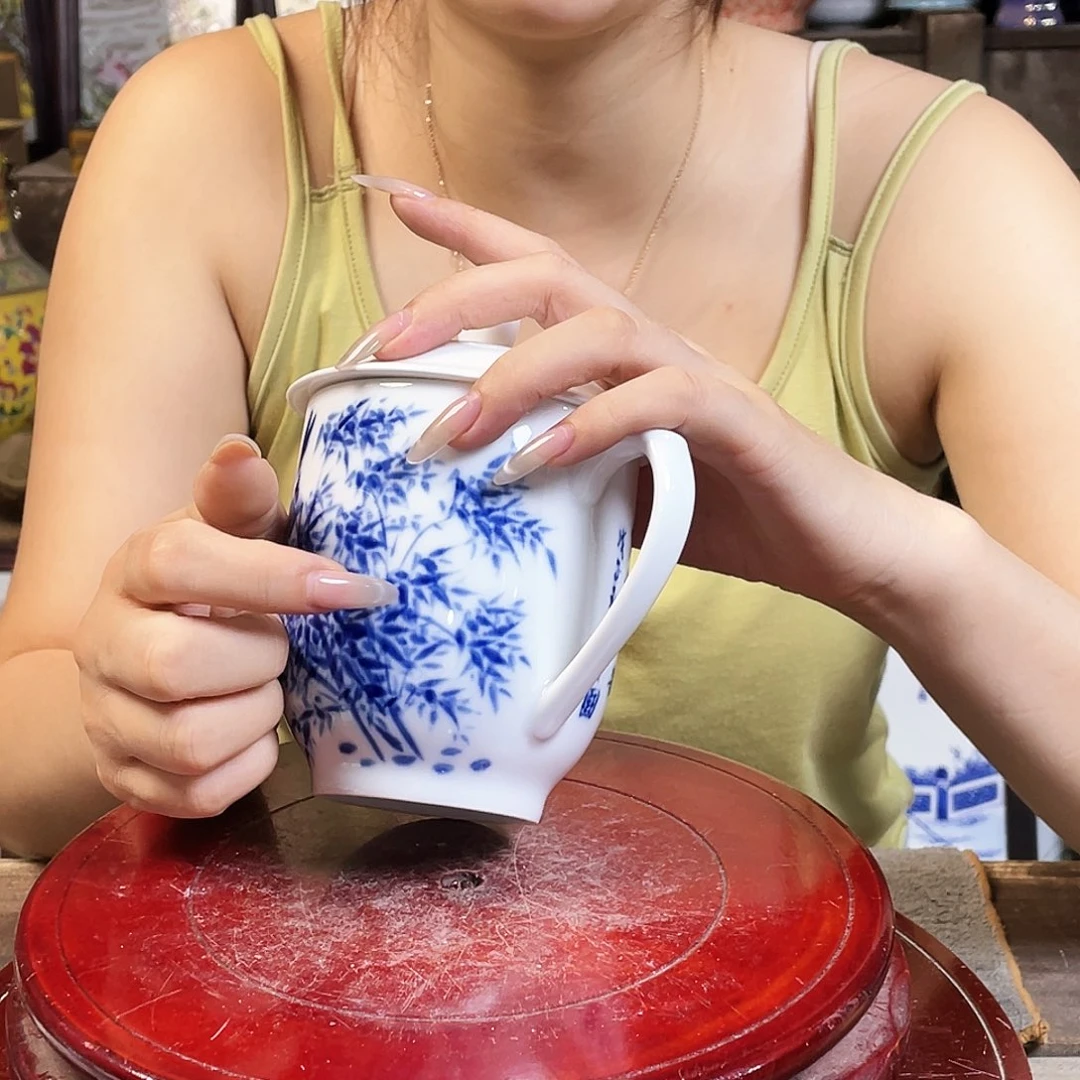 摆件景德镇陶瓷。