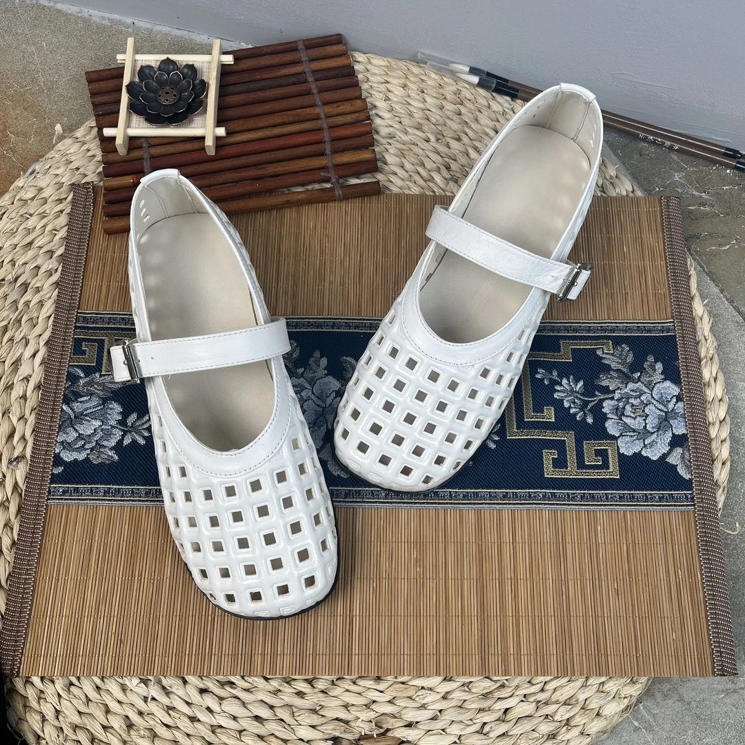 25882镂空修面春夏季平底休闲风圆头单鞋时尚公主鞋软底凉鞋