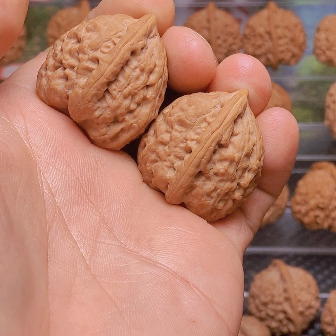 文玩核桃把件行**水金字塔