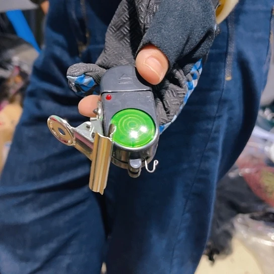 报警器一个 微瑕。
