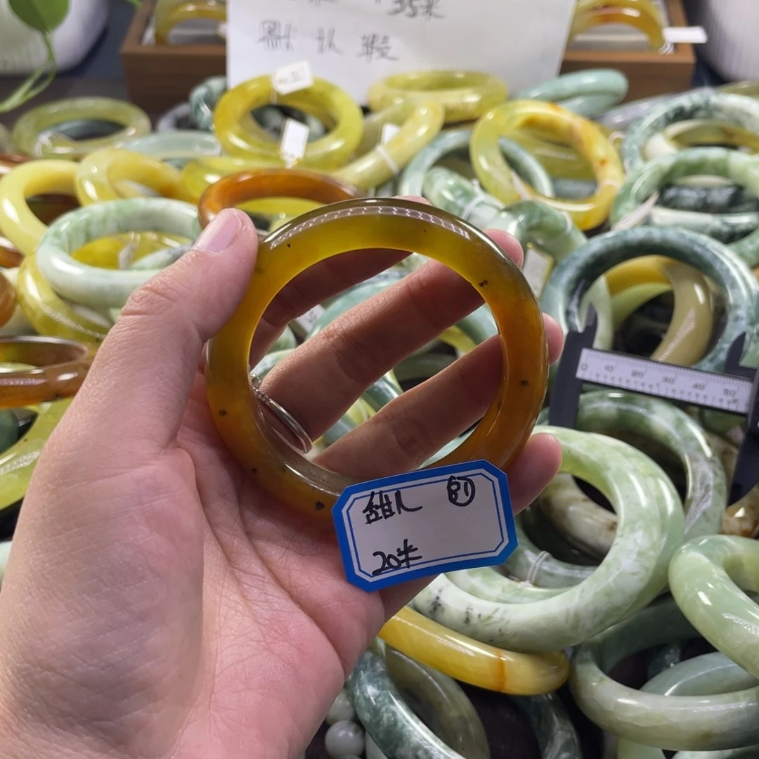 甜****蛇纹石玉未镶嵌手镯