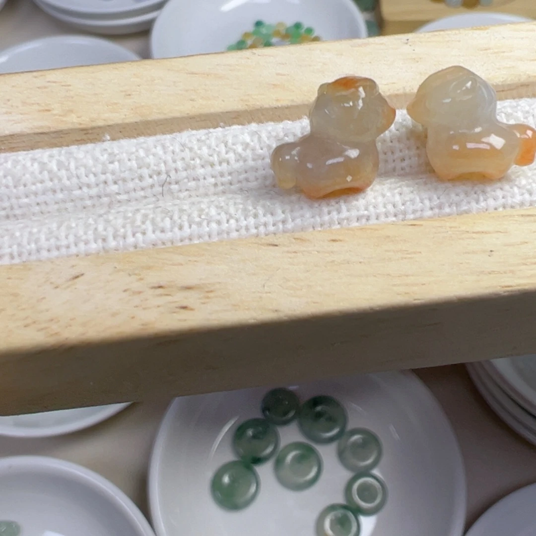 翡翠散珠通孔小马一只