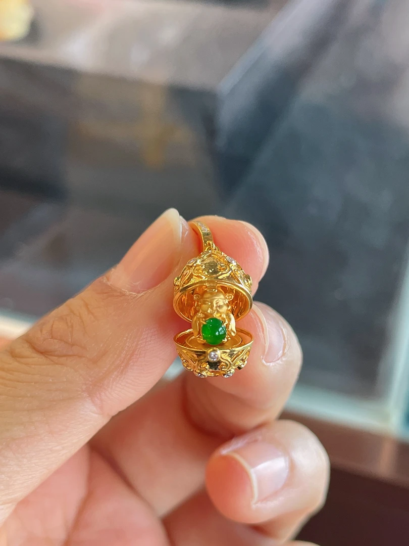 冰种起胶阳绿翡翠蛋面设计款财蛋提溜