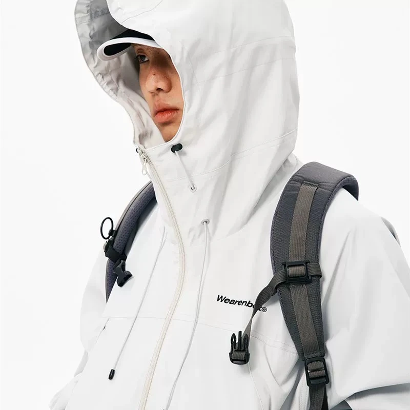 连帽防泼水三层夹克外套秋冬季登山徒步户外短款冲锋上衣女款