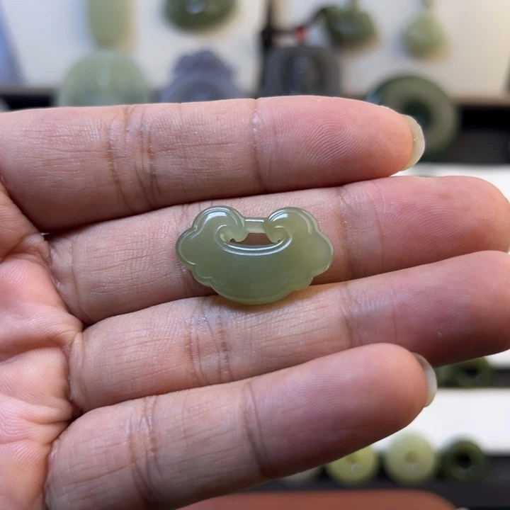 吊坠(赠链)未镶嵌和田玉666