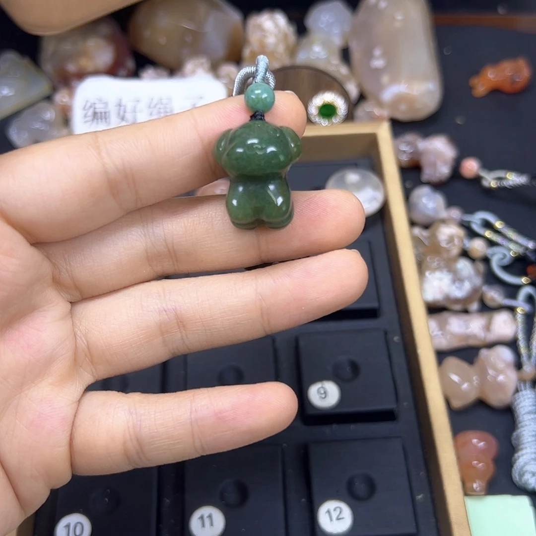 M****石英质玉未镶嵌颈饰