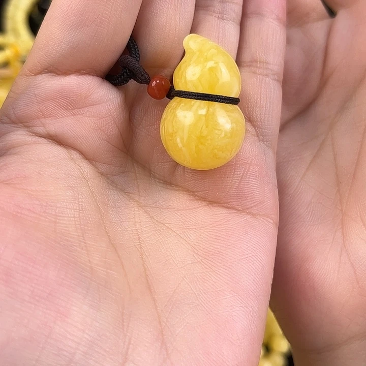 琥珀项链未镶嵌琥珀，