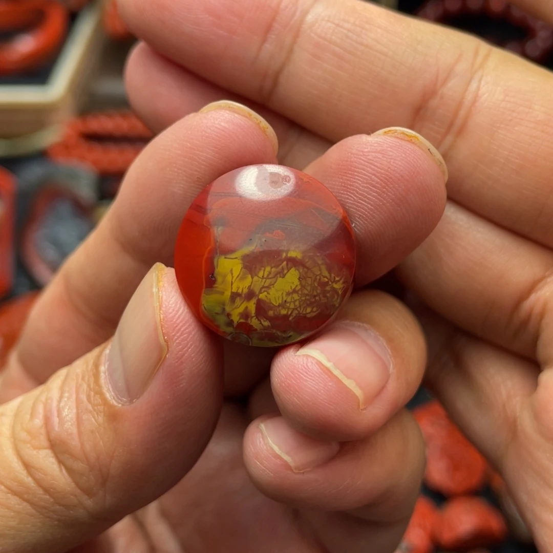 陈***伟南红玛瑙未镶嵌颈饰