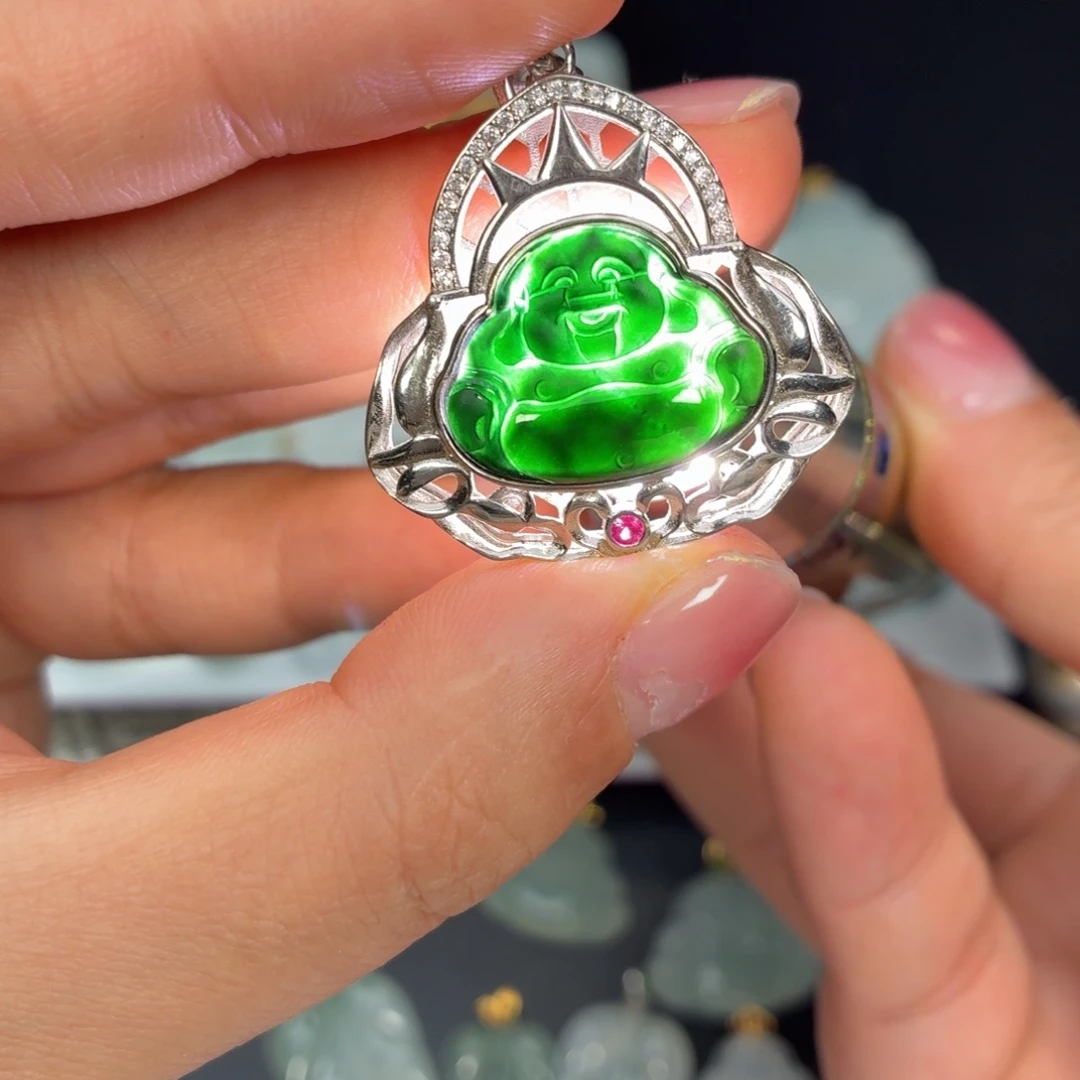 翡翠未镶嵌颈饰佛公