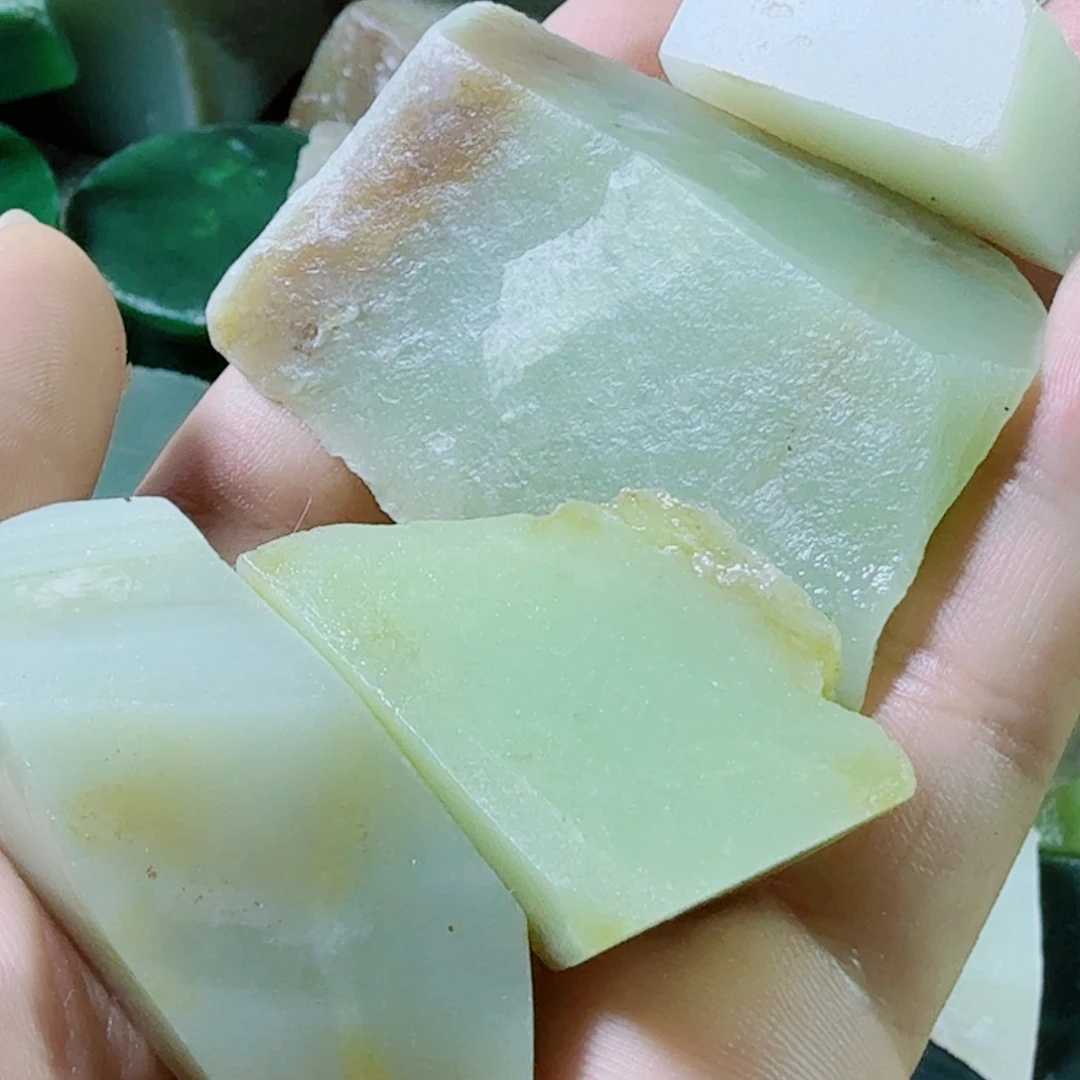 柴***任未镶嵌和田玉（糖玉）挂件