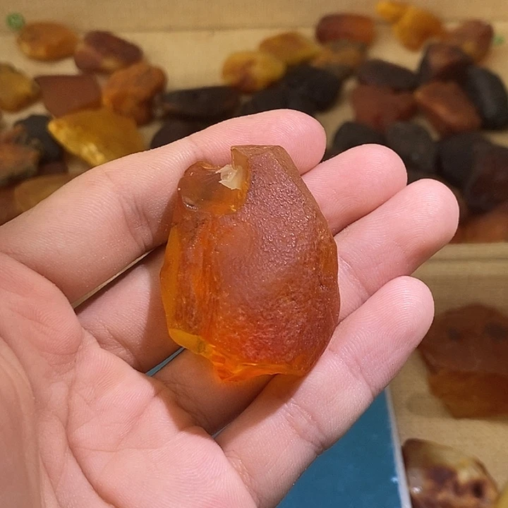 琥珀未镶嵌裸石琥珀
