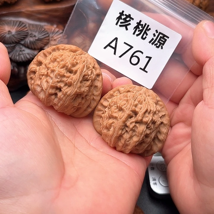 吊坠文玩核桃白狮子44+