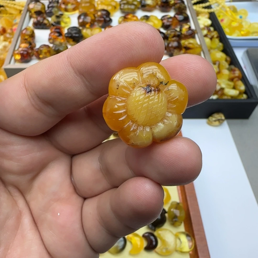 a***3琥珀未镶嵌裸石3.72克有瑕