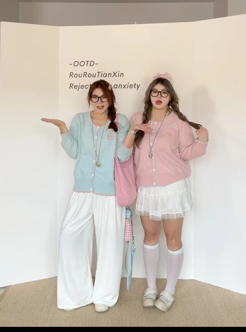 8011大码女装甜美减龄小香风撞色刺绣针织外套女显瘦宽松毛衣开衫