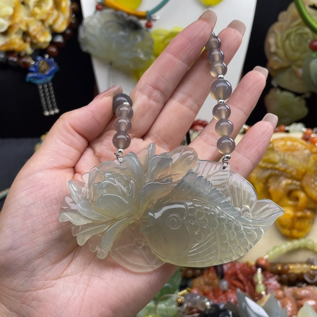 蛇纹石玉未镶嵌颈饰吉*娘