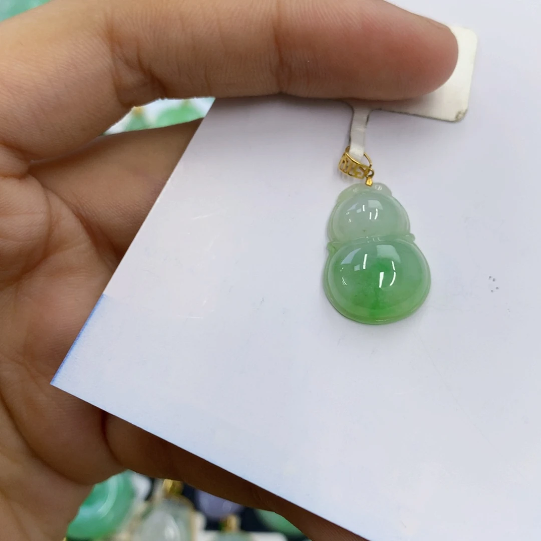 翡翠18K金镶嵌颈饰翡翠