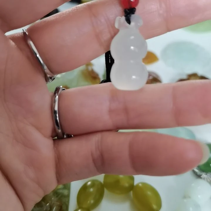 未镶嵌蛇纹石玉吊坠