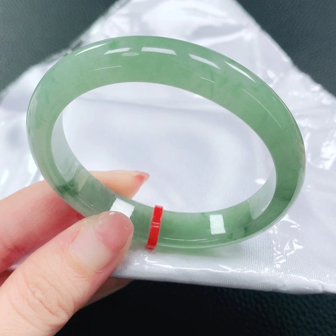 翡翠手镯未镶嵌54贵