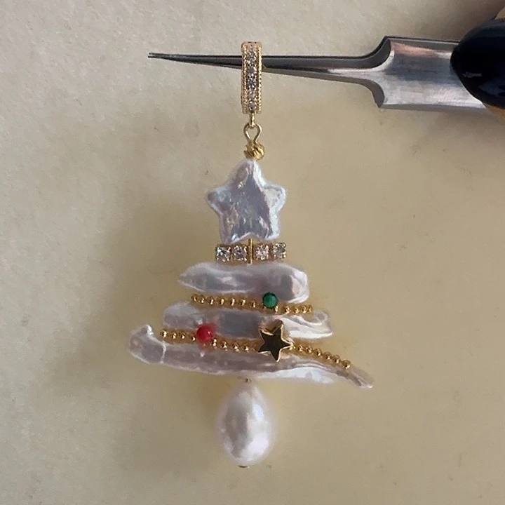 淡水珍珠合金胸饰圣诞树胸针