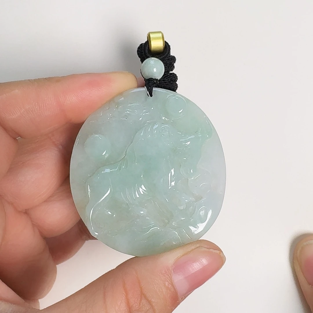 翡翠颈饰未镶嵌牛牌