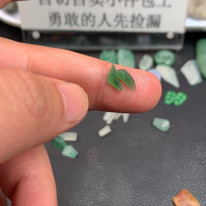定制翡翠未镶嵌材料定制