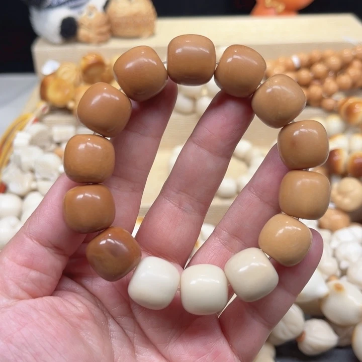 菩提根/象牙果手串2-12-39 象牙果风化渐变瑕