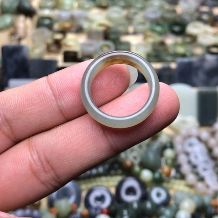 和田玉颈饰未镶嵌幸***泡