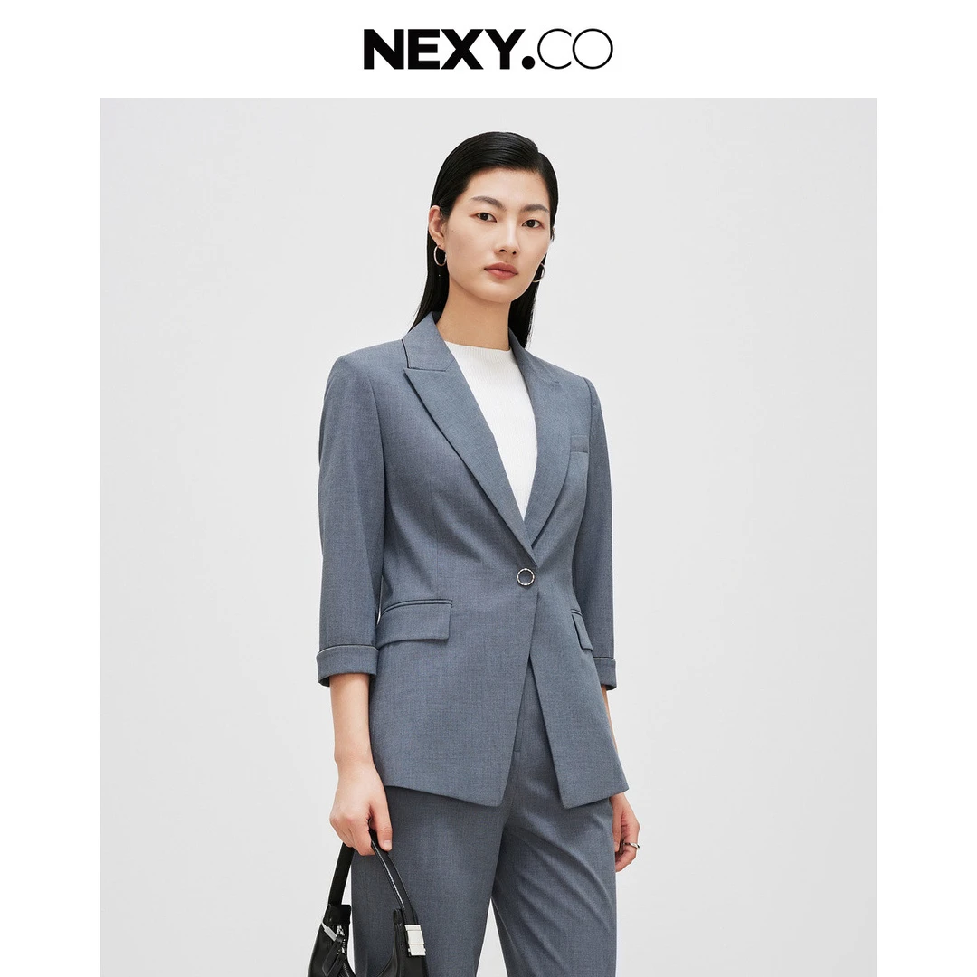 【晨粉专享价】秋季商务通勤高级肌理纹路纯色西服外套XA02151N4