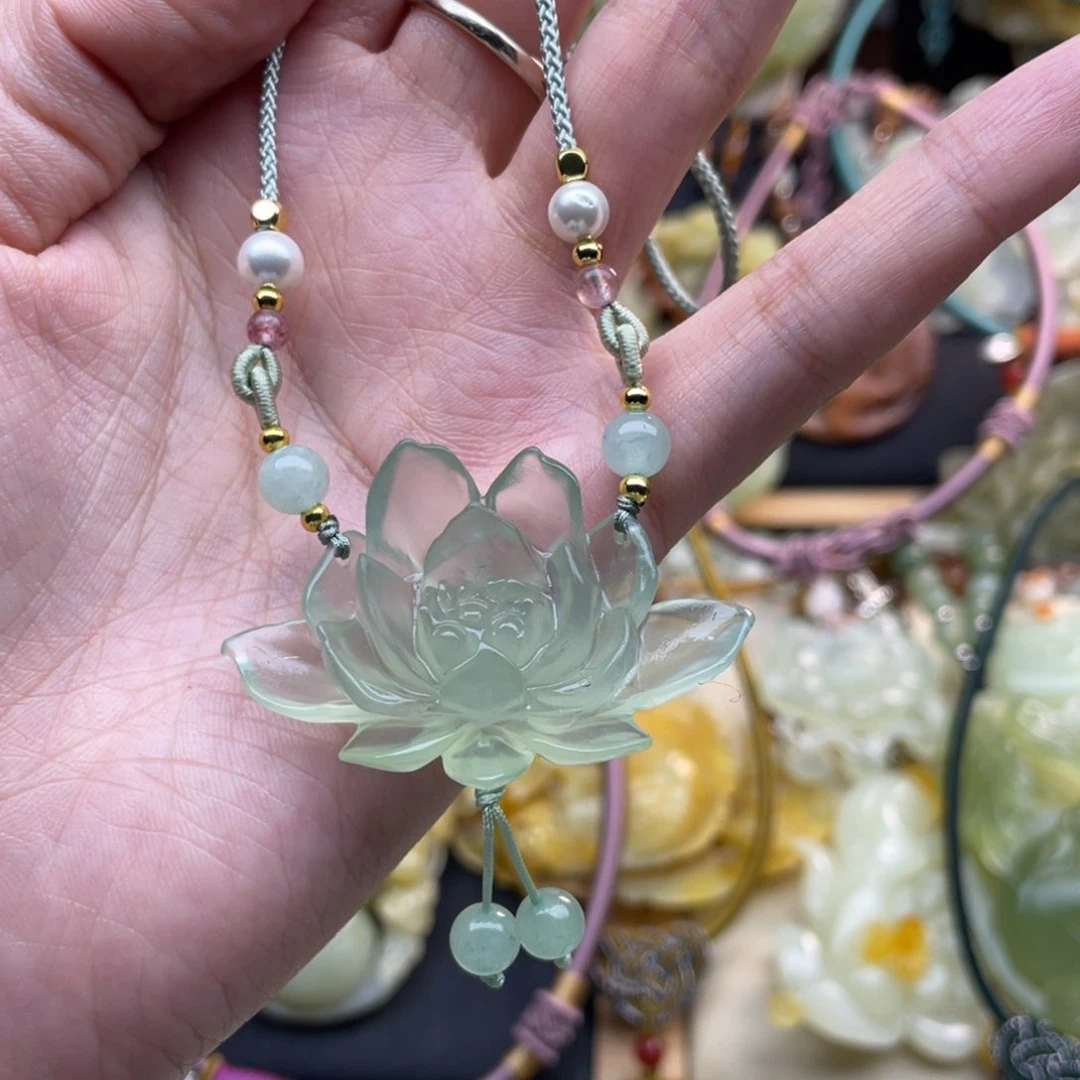 蛇纹石玉颈饰未镶嵌