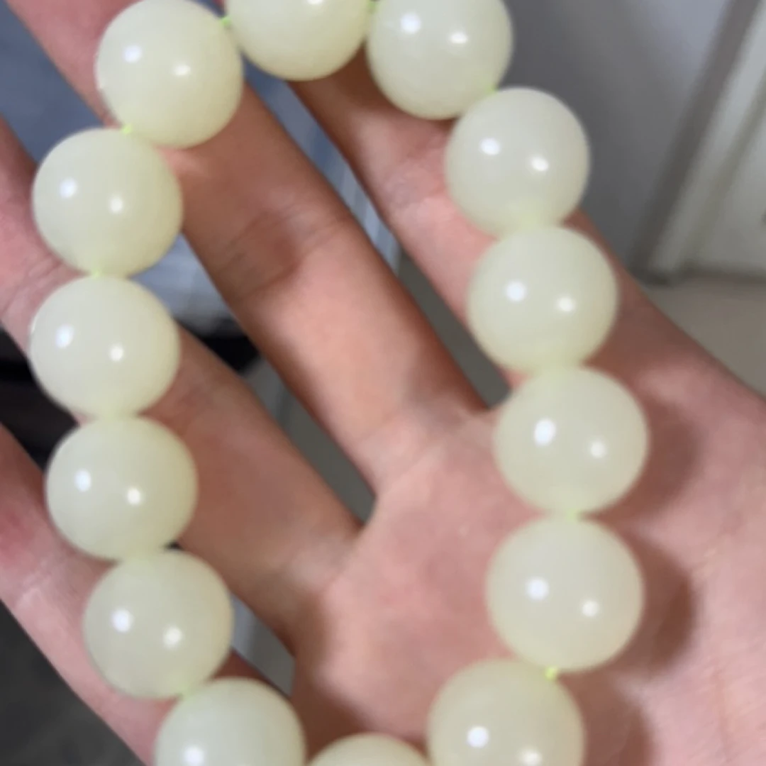 新疆暖白色圆珠手串