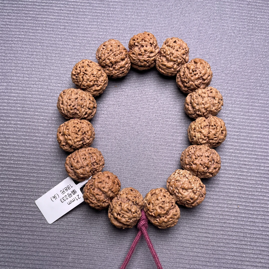 21mm方墩矮桩梅花（头）编号233 金刚菩提手串