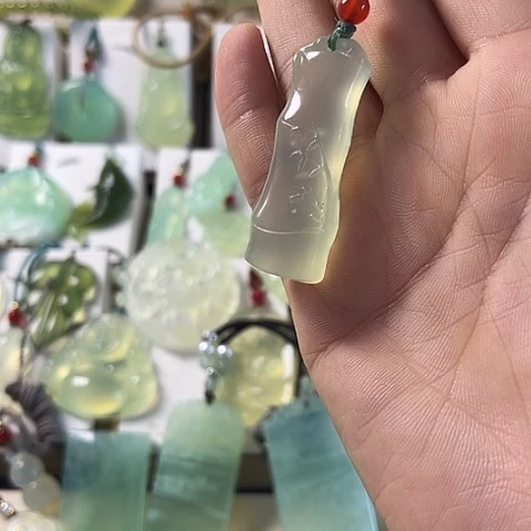 未镶嵌蛇纹石玉颈饰