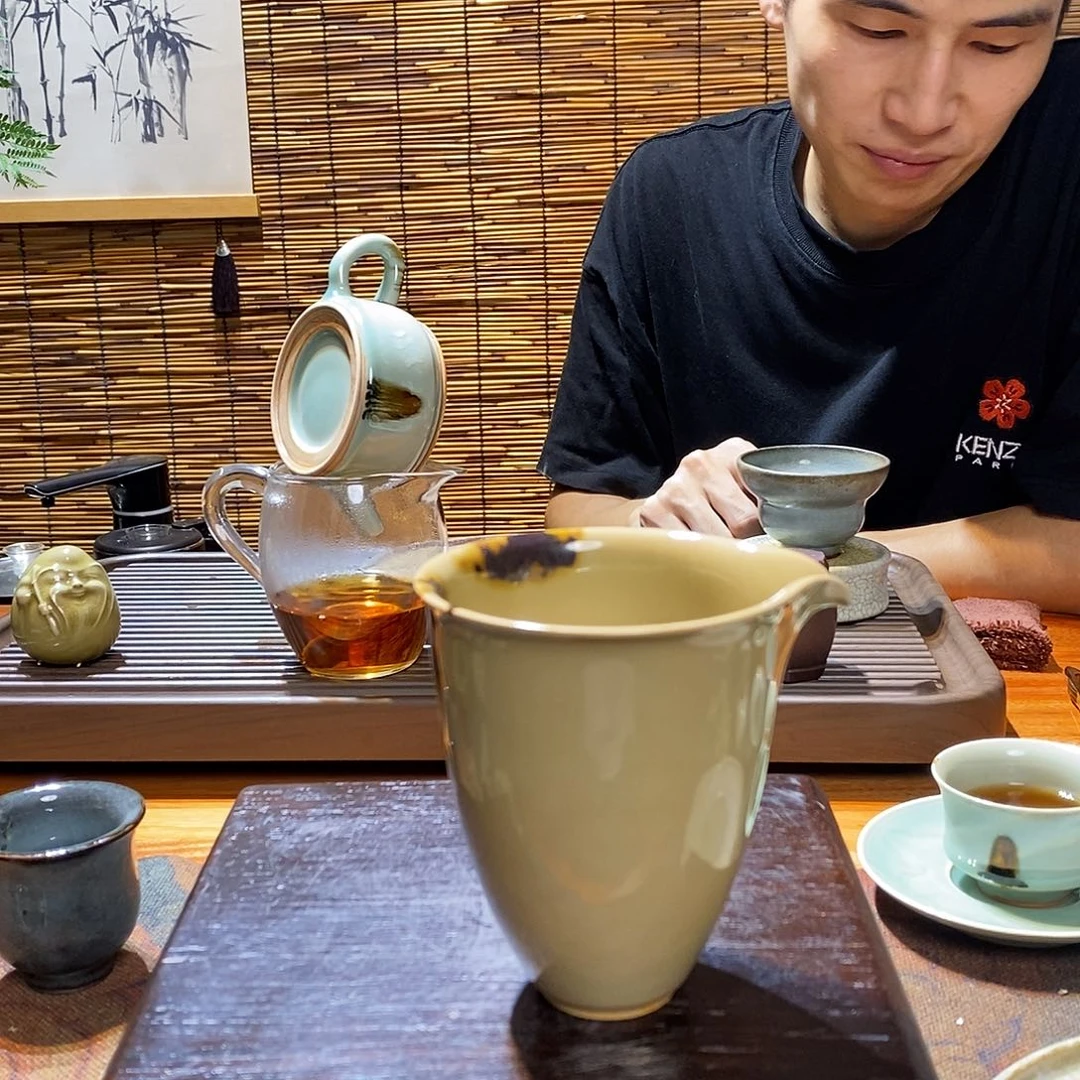 李***世山隐青瓷柴烧公道杯