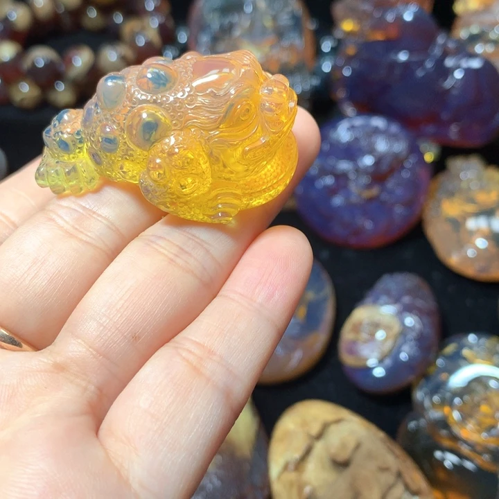 未镶嵌颈饰琥珀蓝珀雕刻件三角蟾