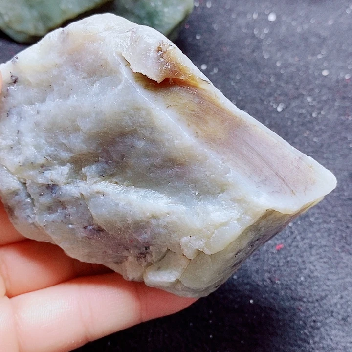未镶嵌和田玉（糖玉）珠宝半成品