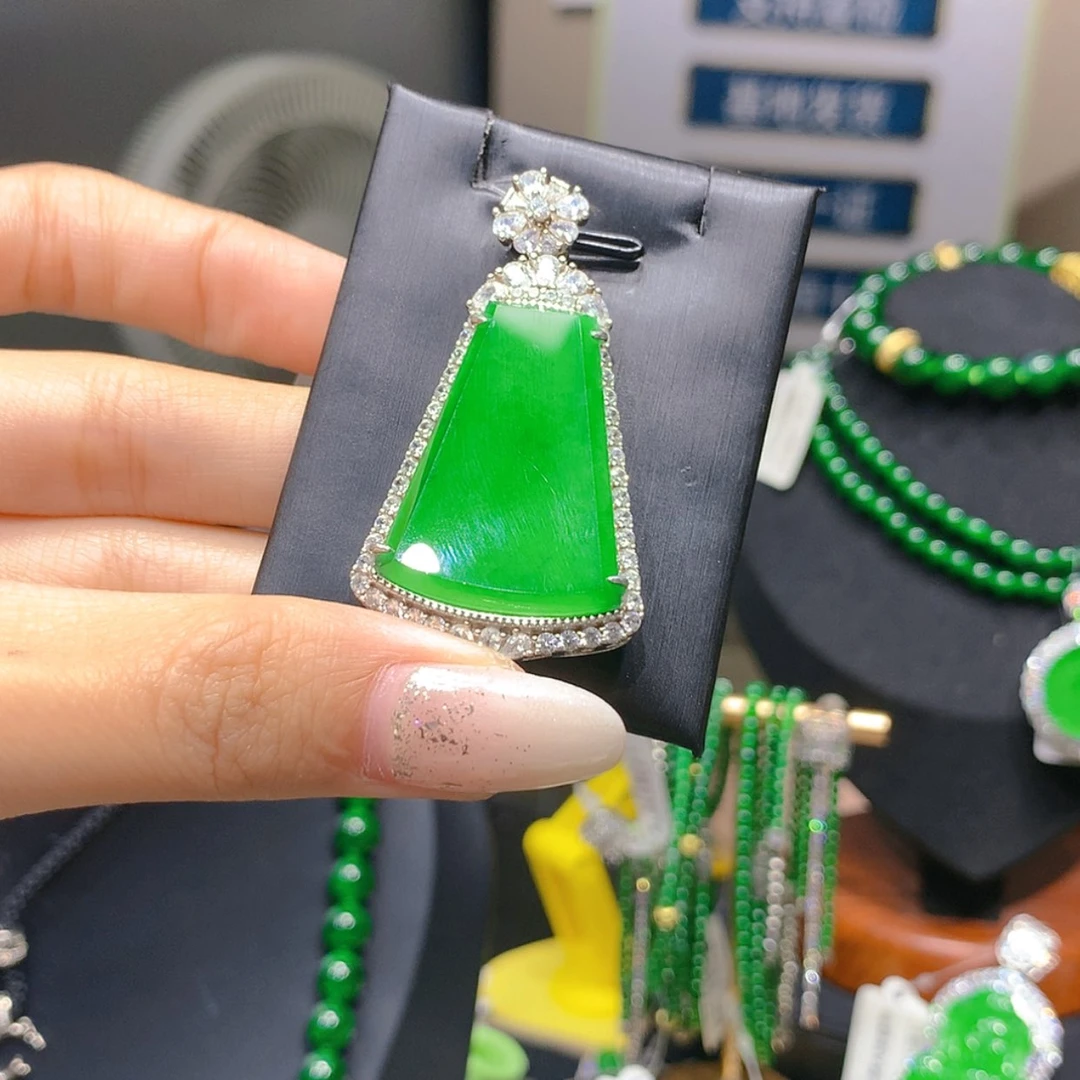 【闪购商品】颈饰银S925镶嵌翡翠6柒姐