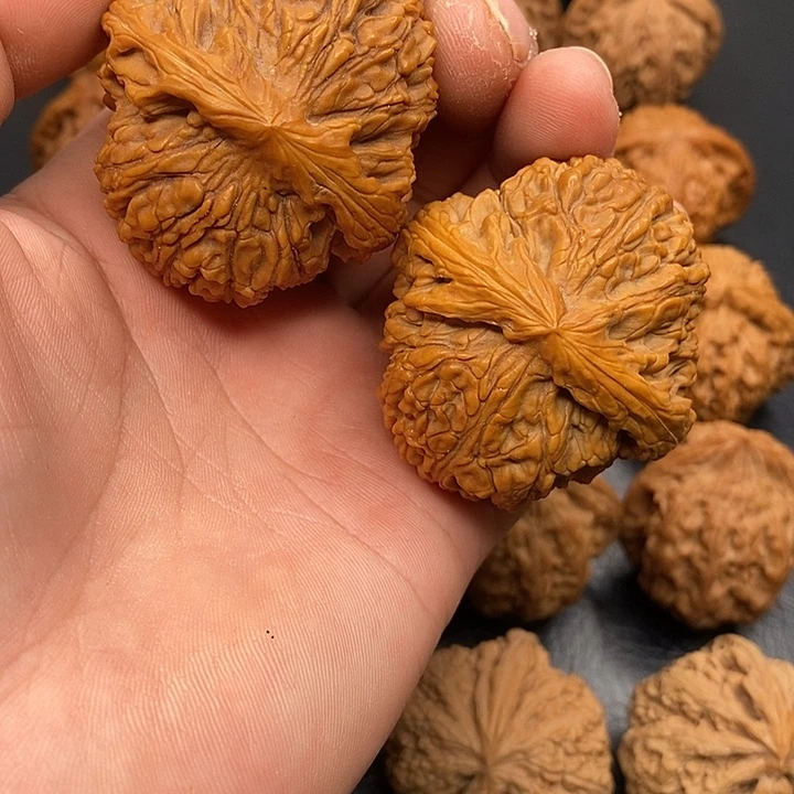 抱***兔吊坠文玩核桃南疆石